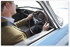 :: Pulse para Ampliar :: Jeremy Hackett en un Aston Martin