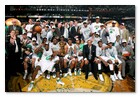 :: Pulse para Ampliar ::
            BOSTON - JUNE 17:  The Boston Celtics organization celebrate with the Larry O'Brien championship trophy after defeating the Los Angeles Lakers in Game Six of the 2008 NBA Finals on June 17, 2008 at the TD Banknorth Garden in Boston, Massachusetts.  The Celtics won 131-92 to capture the NBA Championship. 