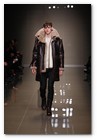 :: Pulse para Ampliar :: Palazzo Serbelloni, Mil&aacute;n. S&aacute;bado 16 enero 2010: Desfile Burberry Prorsum Hombre OI10