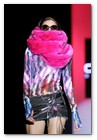 :: Pulse para Ampliar :: MIA01- MIAMI, FL (EEUU). 13.03.2010.- Una modelo muestra una creaci&oacute;n del dise&ntilde;ador espa&ntilde;ol Custo Barcelona  en la Fashion Miami Show