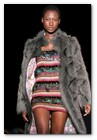 :: Pulse para Ampliar :: MIA01- MIAMI, FL (EEUU). 13.03.2010.- Una modelo muestra una creaci&oacute;n del dise&ntilde;ador espa&ntilde;ol Custo Barcelona  en la Fashion Miami Show