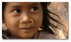 :: Pulse para Ampliar :: Captura del v&iacute;deo documental de Survival sobre los Dongria kondh: uno de los pueblos ind&iacute;genas m&aacute;s remotos de la India en lucha por evitar que su monta&ntilde;a sagrada sea convertida en una mina descubierta propiedad de Vedanta.