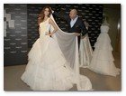 :: Pulse para Ampliar :: BCN17MAY010.- Manuel Mota da los últimos retoques a la nueva colección de Pronovias con Ariadne Artiles :: Pulse para Ampliar :: BCN17MAY010.- Manuel Mota da los últimos retoques a la nueva colección de Pronovias con Ariadne Artiles