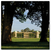 :: Pulse para Ampliar :: Goodwood House through the trees