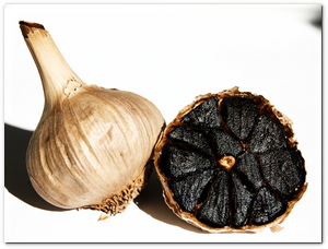 &lsquo;Black Allium&rsquo;, ajos negros 100% espa&ntilde;oles. Se obtiene tras someter al ajo morado de las Pedro&ntilde;eras a una serie de procesos industriales -libres de aditivos, ingredientes o alteraciones que no sean las propias de un proceso de combinaci&oacute;n de tiempo, temperatura y humedad- desarrollados por Innofood by Neuron tras un a&ntilde;o de investigaciones. El resultado: un ajo completamente negro con unas caracter&iacute;sticas organol&eacute;pticas (sabor, textura, color y olor) y nutricionales totalmente nuevas y diferentes en comparaci&oacute;n a un ajo fresco.