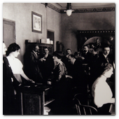 BCN24ABRIL012.- La Galer&iacute;a Loewe recoge toda la esencia de la firma espa&ntilde;ola en un espacio fascinante en el P&ordm; de Gracia de Barcelona. Sr. Loewe con sus empleados; a&ntilde;o 1887.
