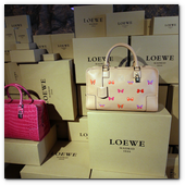 BCN24ABRIL012.- La Galer&iacute;a Loewe recoge toda la esencia de la firma espa&ntilde;ola en un espacio fascinante en el P&ordm; de Gracia de Barcelona.