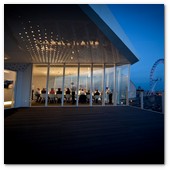 :: Pulse para Ampliar :: London-JUN012.- Cube: un restaurante ef&iacute;mero pop-up s&iacute;mbolo de arquitectura sostenible ubicado en uno de los extremos del tejado del Royal Festival Hall