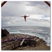 :: Pulse para Ampliar :: David Colturi of the USA dives from the 28 metre platform during the second round of the fourth stop of the Red Bull Cliff Diving World Series, Inis Mor, Aran Islands, Ireland on August 3rd 2012.
