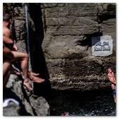 :: Pulse para Ampliar :: Artem Silchenko of Russia prepares for his water entry after diving from the 28 metre platform during the fourth stop of the Red Bull Cliff Diving World Series, Inis Mor, Aran Islands, Ireland on August 4th 2012. 