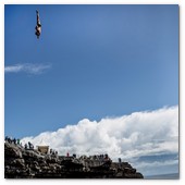 :: Pulse para Ampliar :: Kent De Mond of the USA dives from the 28 metre platform during the fourth stop of the Red Bull Cliff Diving World Series, Inis Mor, Aran Islands, Ireland on August 4th 2012.