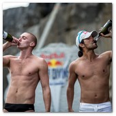 :: Pulse para Ampliar :: Event winner, Artem Silchenko (L) of Russia celebrates alongside second placed Orlando Duque (R) of Colombia during the fourth stop of the Red Bull Cliff Diving World Series, Inis Mor, Aran Islands, Ireland on August 4th 2012.