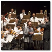 :: Pulse para Ampliar :: 22AGO012.- Recital L&iacute;rico Jonas Kaufmann - Festival Castell de Peralada; Auditorio Parque del Castillo: el tenor Jonas Kaufmann acompa&ntilde;ado por la Orquesta de Cadaqu&eacute;s dirigida por Jochen Rieder. Sus cinco bises dan idea del &eacute;xito de su interpretaci&oacute;n