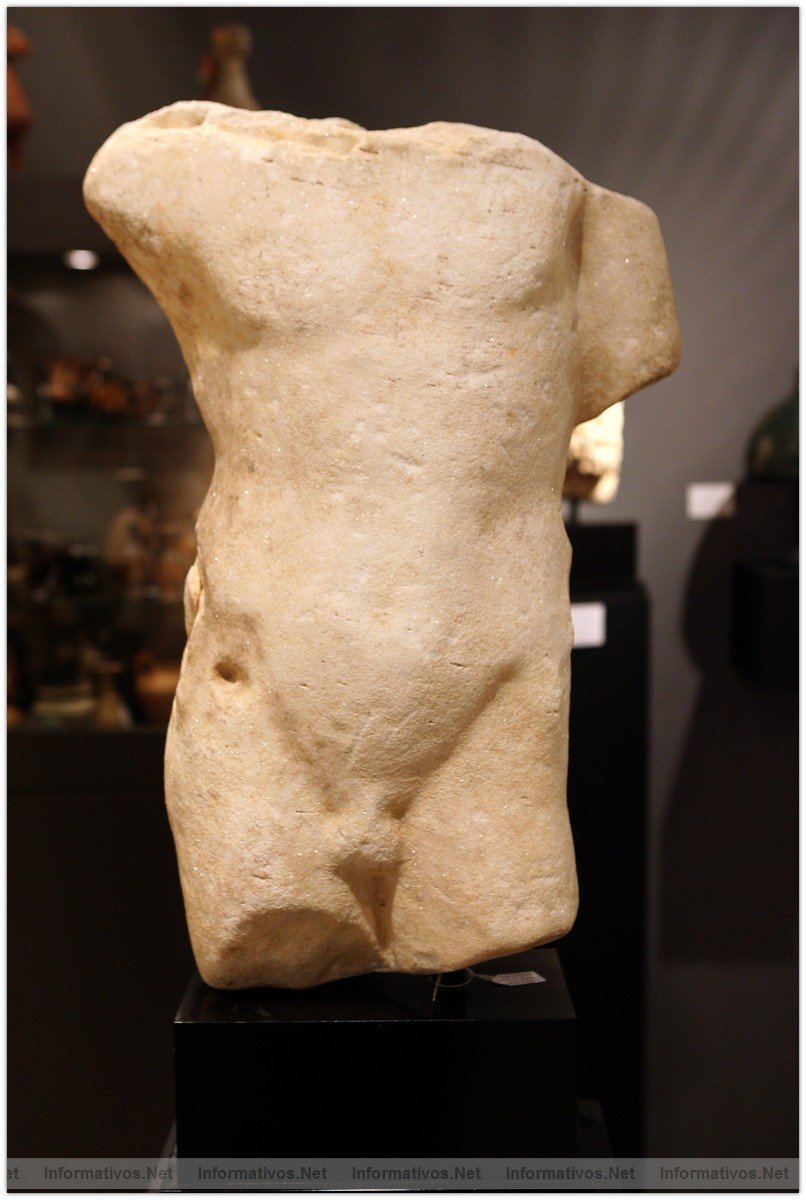 Salón del Arte y Antigüedades de las Reales Atarazanas de Barcelona 2008: Torso masculino en mármol de Carrara.  Imperio Romano I-II dC
Colección privada de Alemania. Precio: 12.500 eu. En J. Bagot, Numismática y Arqueología