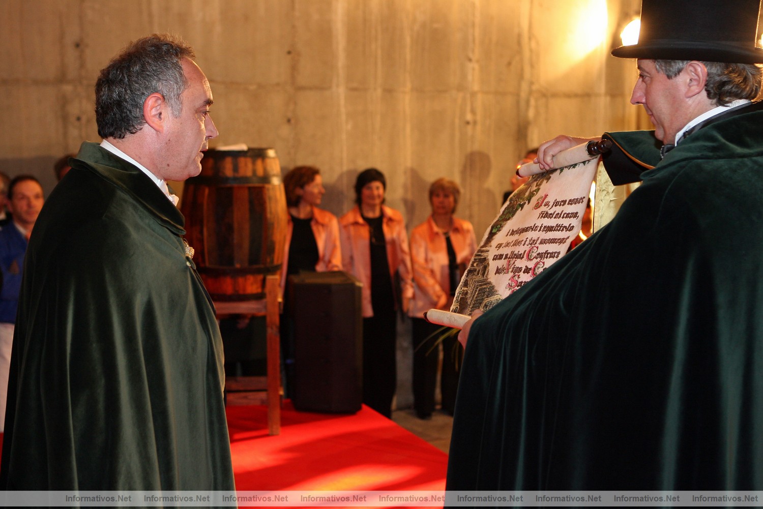 Ceremonia de Investidura Tardoral de la Confraria del Cava Sant Sadurn� 2009. Ferran Adri� en su envestidura como Caballero Cofrade de Honor del Cava