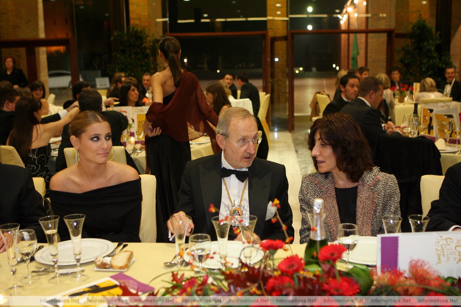 Ceremonia de Investidura Tardoral de la Confraria del Cava Sant Sadurn� 2009. La Reina del Cava Elisabeth Reyes, Pere Bonet y la esposa de Ferrr�n Adri�