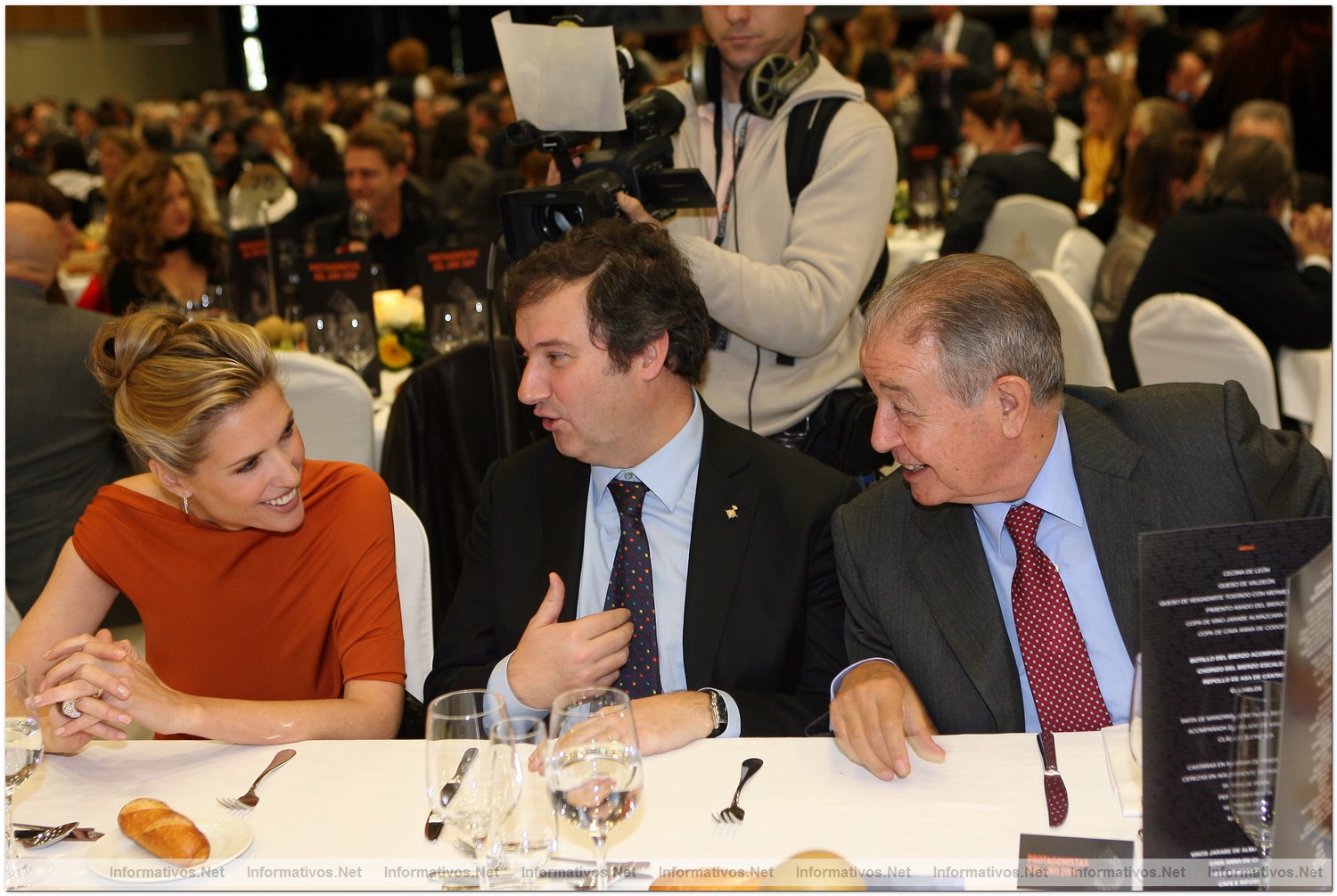 Premios Protagonistas 2009 - El Botillo: Judith Masc�, Jordi Hereu, alcalde de Barcelona y Salvador Gabarr�, de Gas Natural y Uni�n Fenosa.