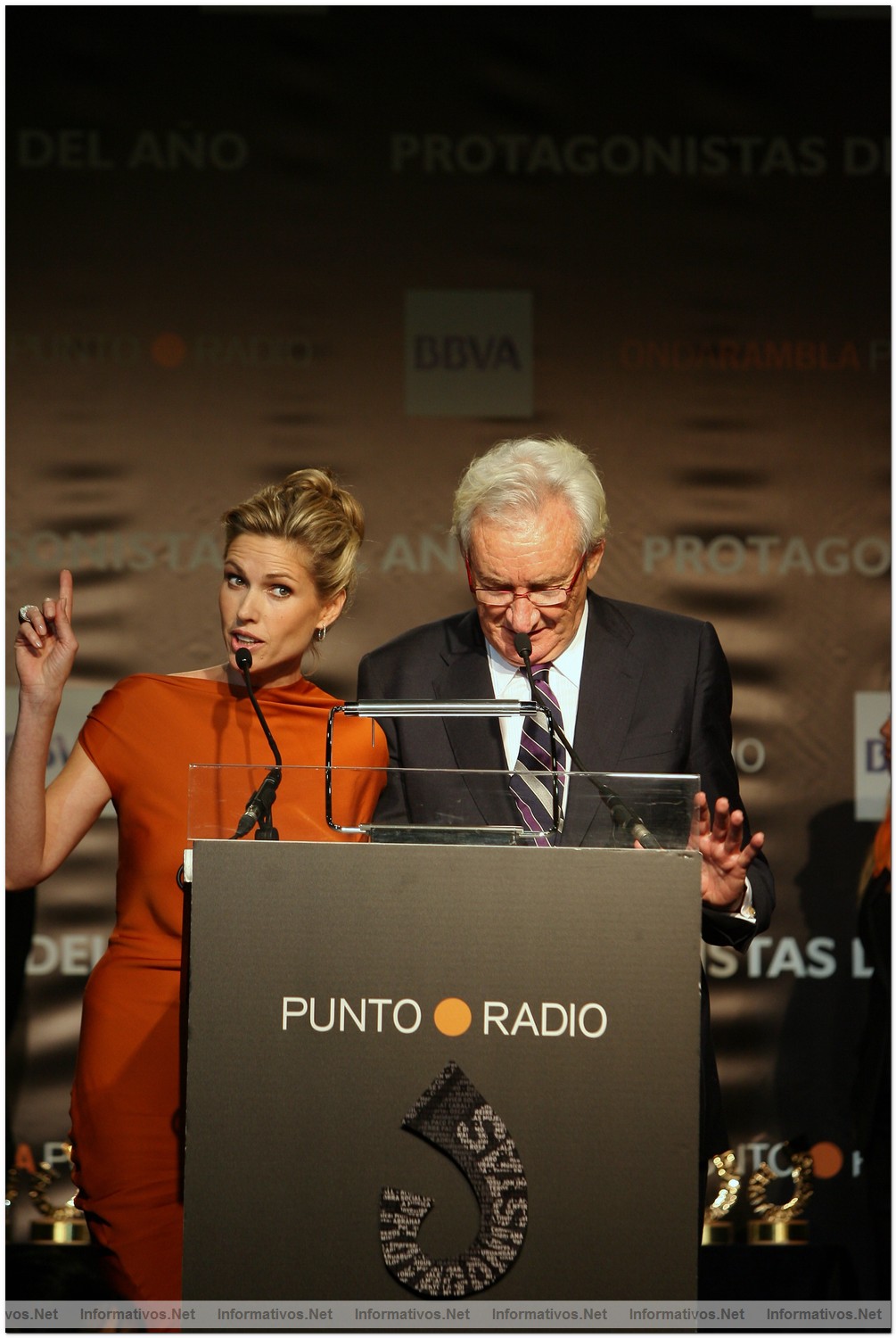 Premios Protagonistas 2009 - El Botillo: Judit Masc� acompa�ada por Luis del Olmo al inicio de la presentaci�n de los premios