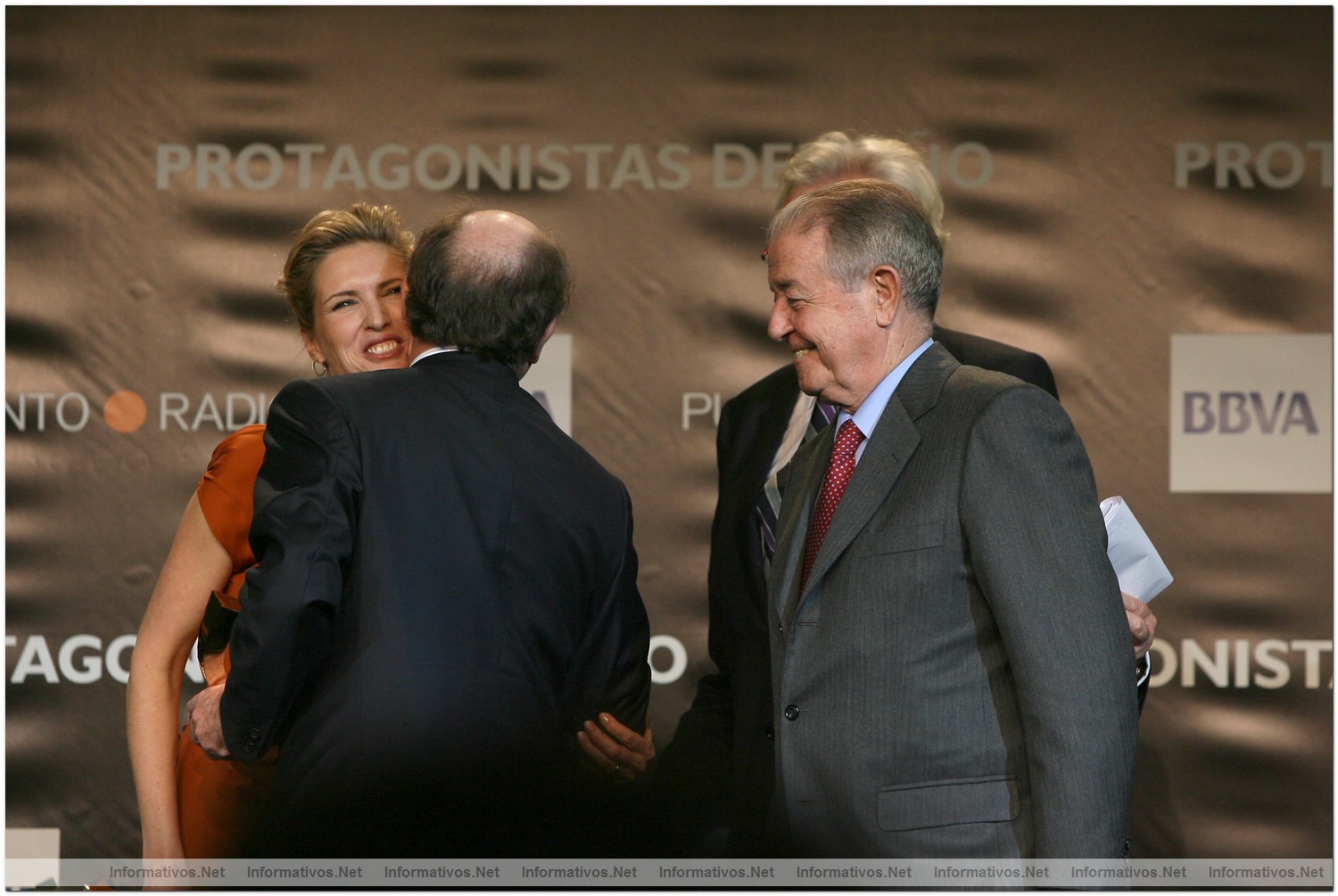Premios Protagonistas 2009 - El Botillo: Antonio Brufau, presidente de REPSOL. Recibi� el premio de manos de Salvador Gabarr�, de Gas Natural y Uni�n Fenosa.