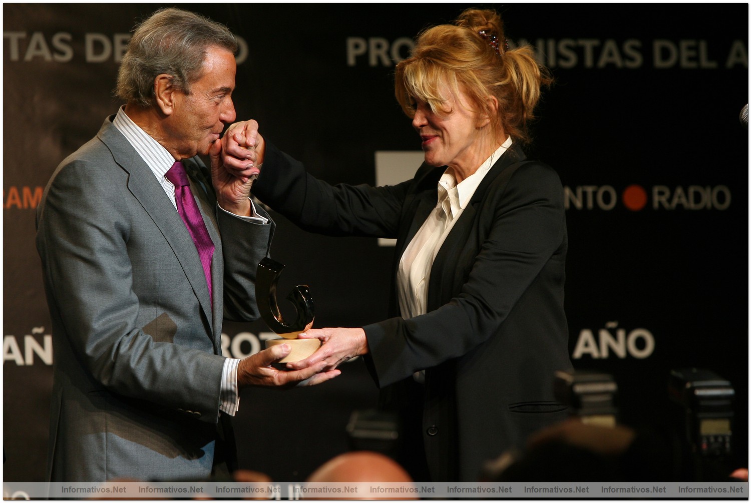 Premios Protagonistas 2009 - El Botillo: Carmen Thyssen entreg� el premio a Arturo Fern�ndez