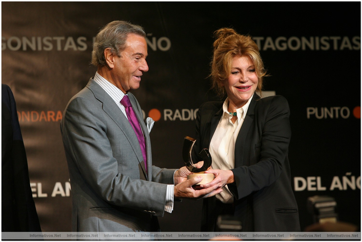 Premios Protagonistas 2009 - El Botillo: Carmen Thyssen entreg� el premio a Arturo Fern�ndez
