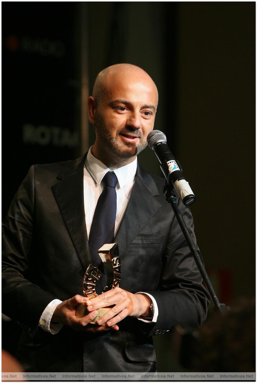 Premios Protagonistas 2009 - El Botillo: Luis Pliego, director de Lecturas recibi� el premio en representaci�n de la revista por alcanzar sus primeros 3.000 n�meros