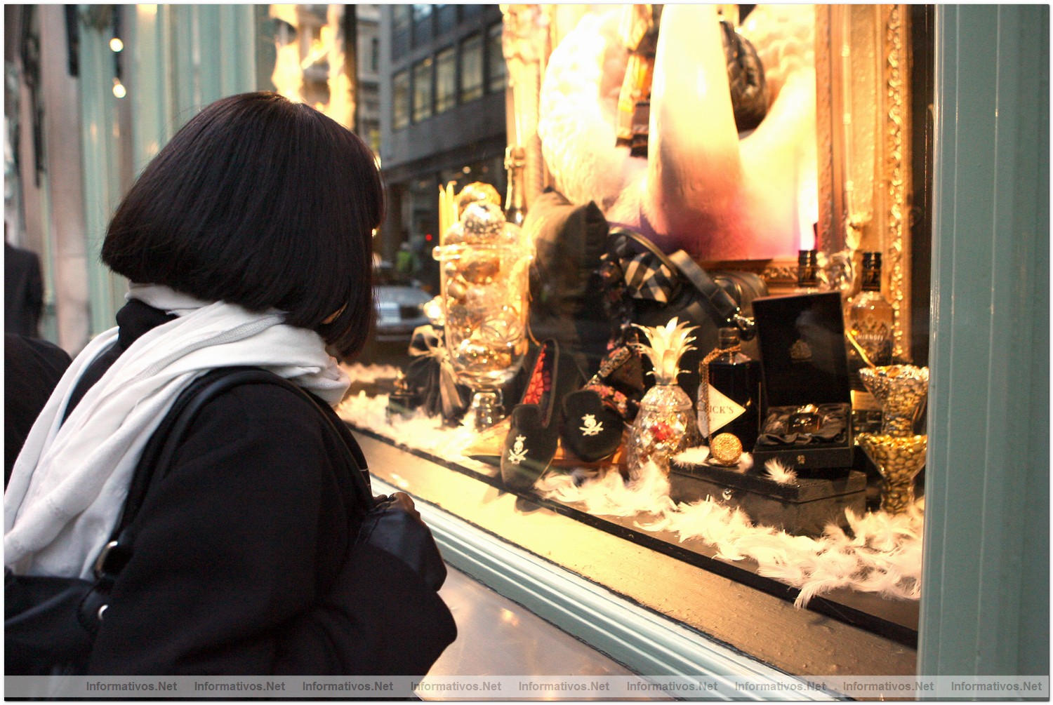 Espa�a es el tercer pa�s europeo que m�s gasta en navidad , por detr�s de Irlanda y Luxemburgo. Londres / London
