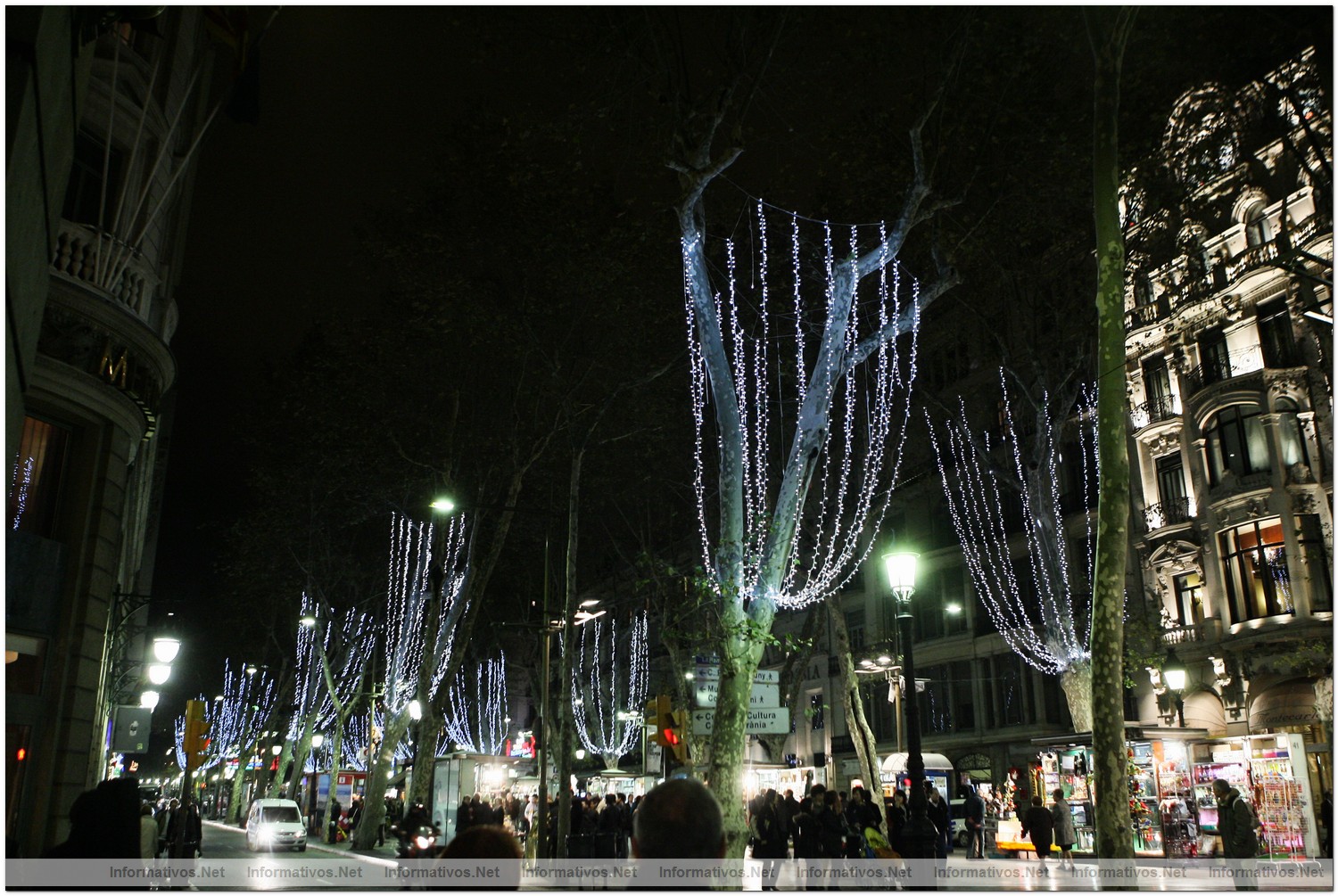 Espa�a es el tercer pa�s europeo que m�s gasta en navidad , por detr�s de Irlanda y Luxemburgo. Las Ramblas de Barcelona