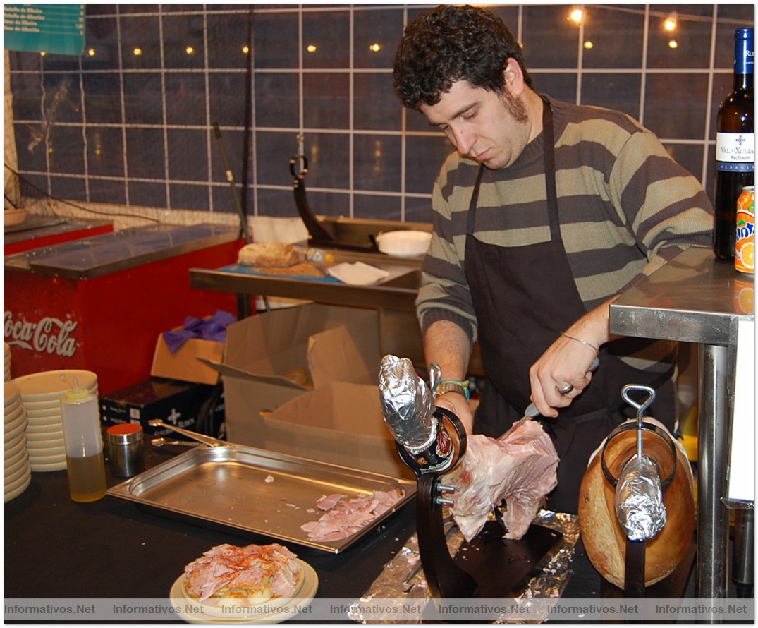 La localidad madrile�a de Rivas Vaciamadrid acoge hasta el pr�ximo 5 de enero, la I Feria Gastron�mica de Casas Regionales, donde se podr�n degustar, a precios populares, productos t�picos de las siguientes Comunidades Aut�nomas: Galicia, Comunidad Valenciana, Catalu�a, Asturias y Andaluc�a.