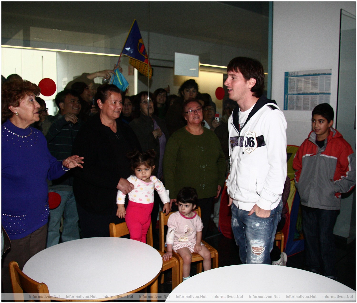 Leo Messi, Ibrahimovic e Inesta visitan a ni�os internados en centros hospitalarios