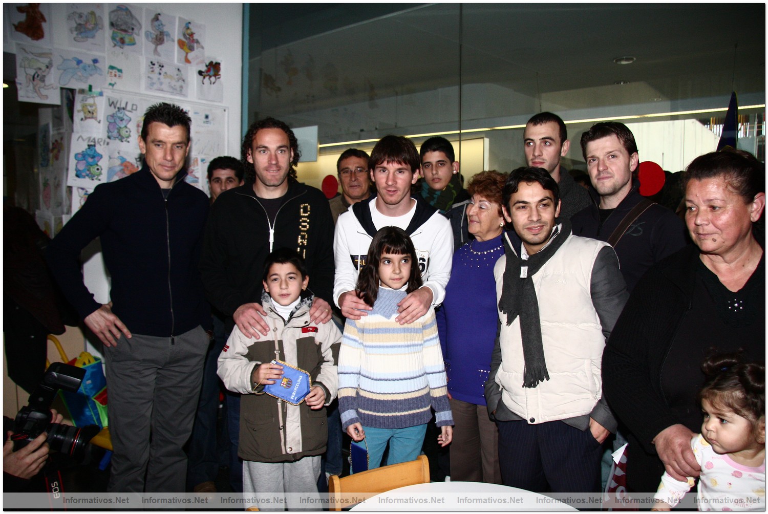 Leo Messi, Ibrahimovic e Inesta visitan a ni�os internados en centros hospitalarios