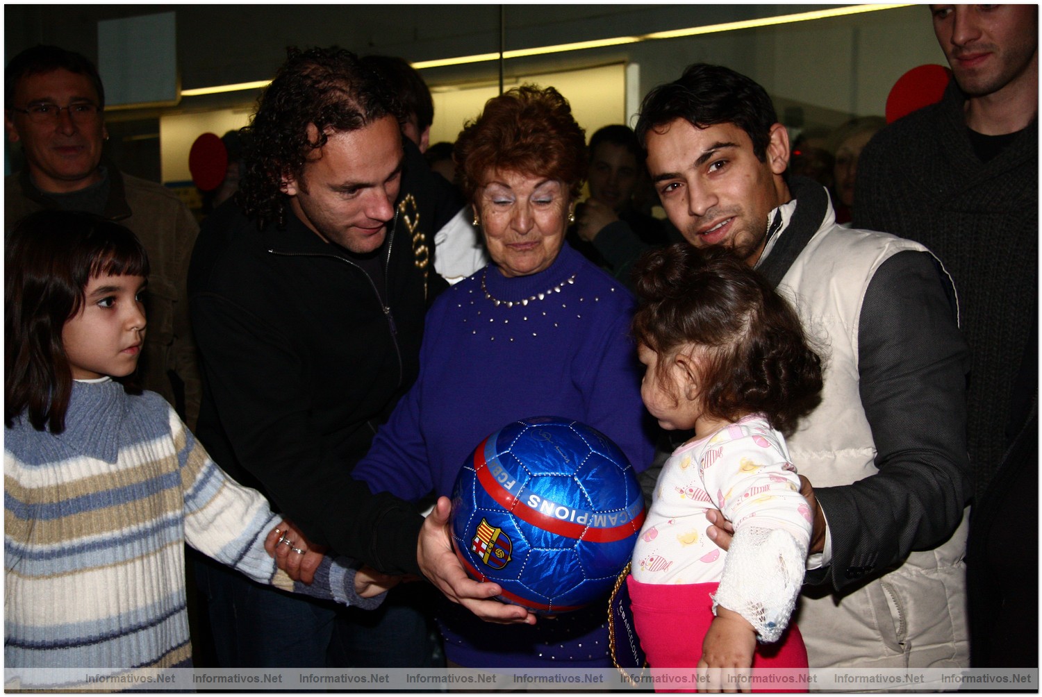 Leo Messi, Ibrahimovic e Inesta visitan a ni�os internados en centros hospitalarios