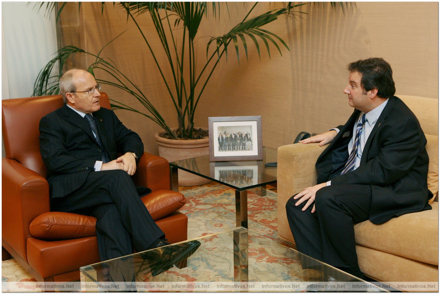El president de la Generalitat, Jos� Montilla, ha recibido en su despacho al alcalde de Barcelona, Jordi Hereu, para comentar la candidatura ol�mpica Barcelona-Pirineos