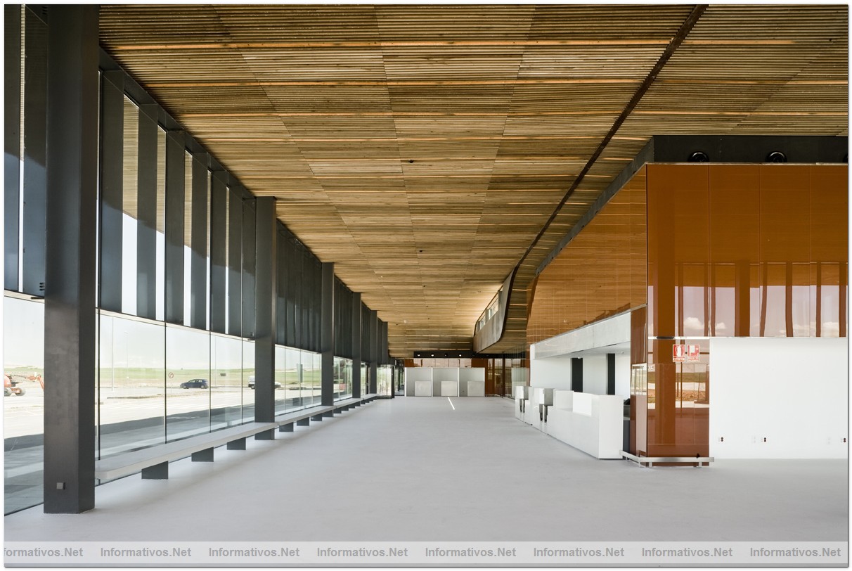 Nuevo aeropuerto Lleida-Alguaire (denominaci�n internacional Lleida-Pirineos)