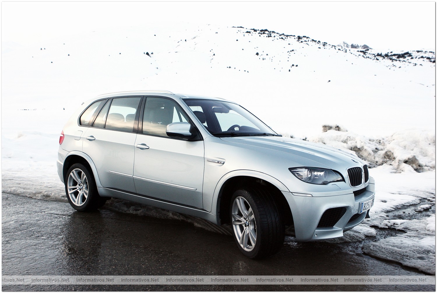 Baqueira (L�rida � Lleida) | 23FEB010.-  BMW X5 M en la nieve