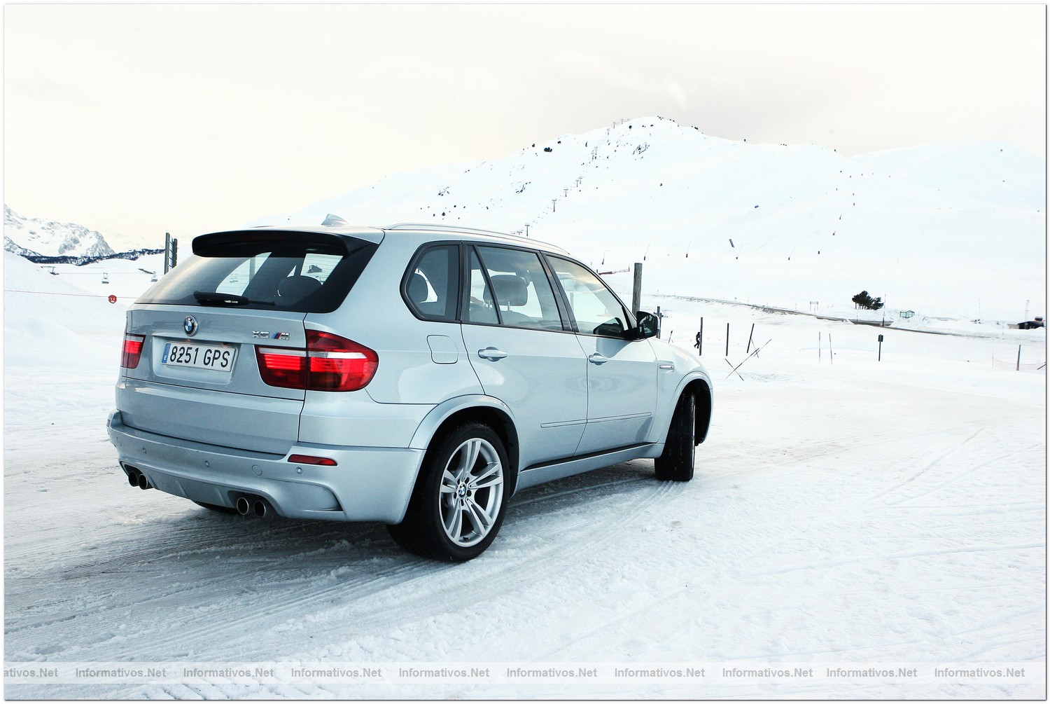 Baqueira (L�rida � Lleida) | 23FEB010.-  BMW X5 M en la nieve