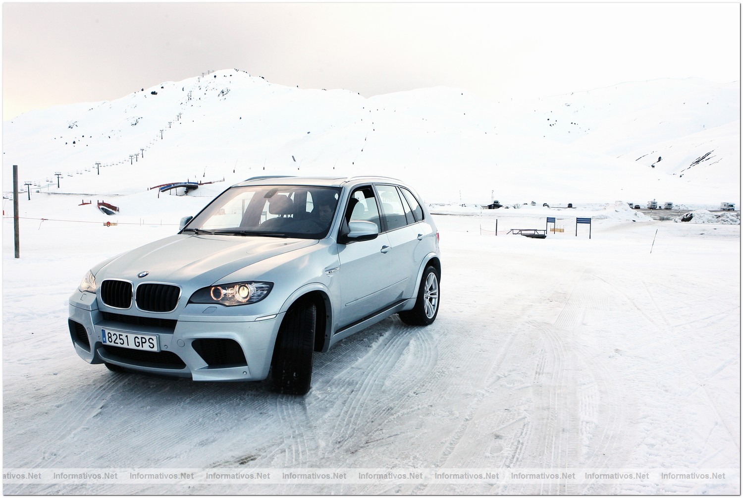 Baqueira (L�rida � Lleida) | 23FEB010.-  BMW X5 M en la nieve