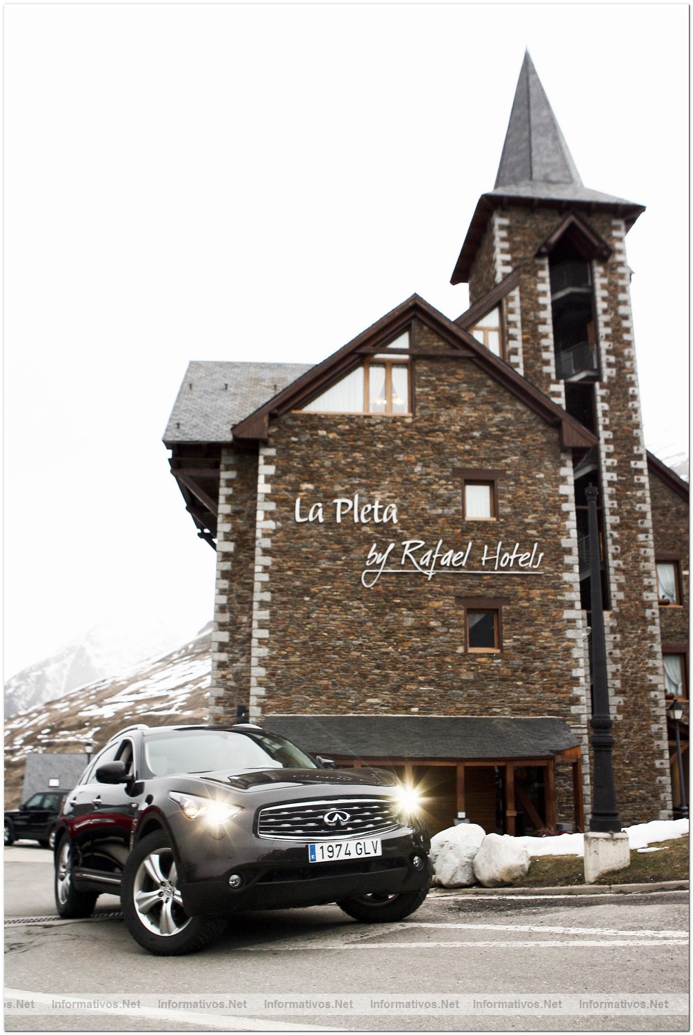 El Infiniti FX, coche oficial para transfers de los clientes del Hotel La Pleta de Baqueira.