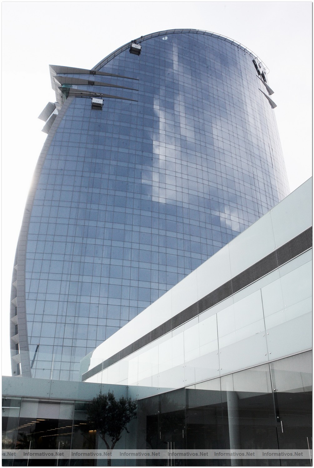 BCN4MAR010.- C�ctel institucional inauguraci�n Hotel W Barcelona