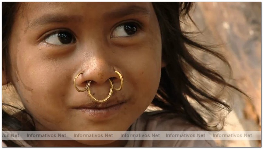 Captura del v�deo documental de Survival sobre los Dongria kondh: uno de los pueblos ind�genas m�s remotos de la India en lucha por evitar que su monta�a sagrada sea convertida en una mina descubierta propiedad de Vedanta.