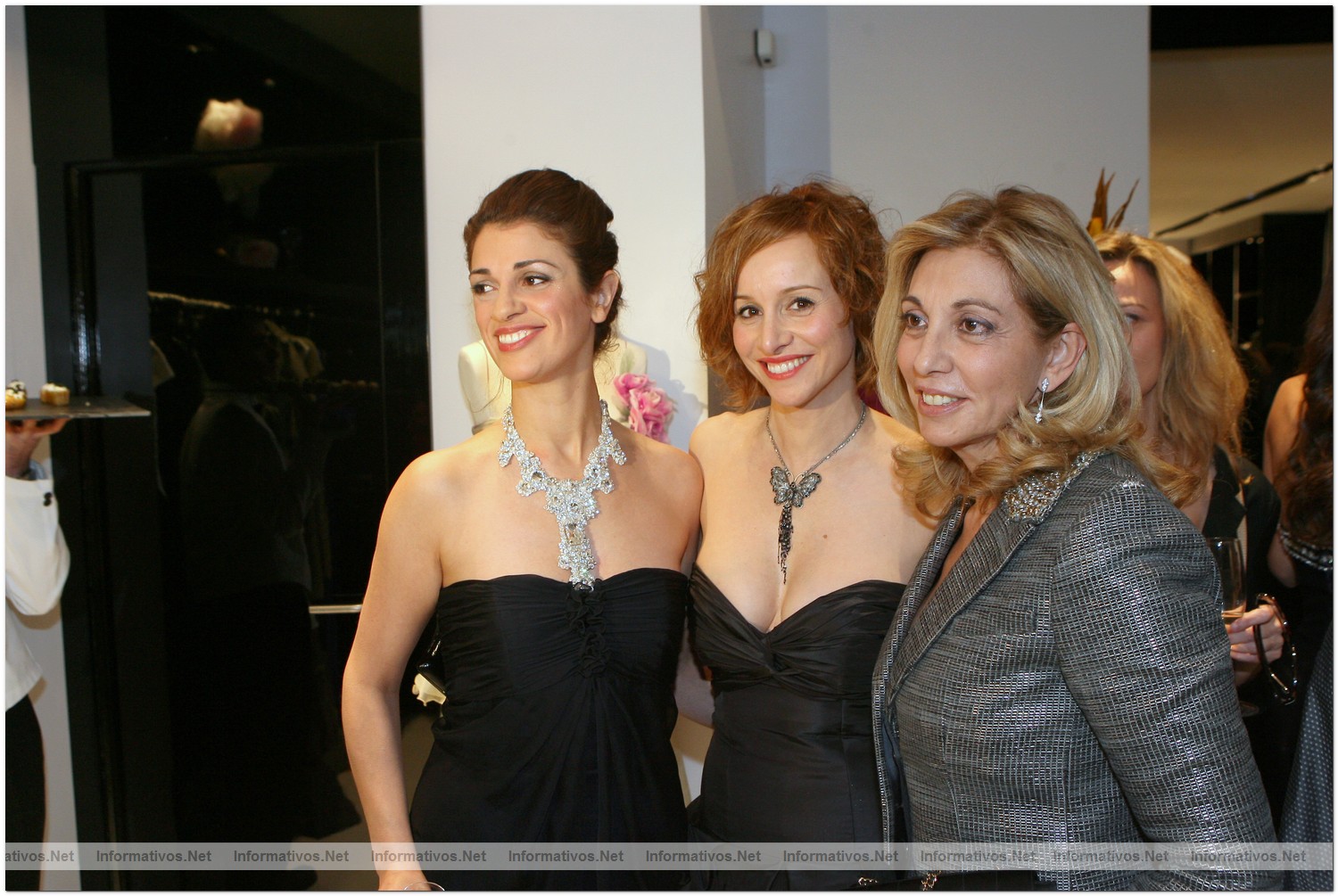 MAD11MAR010.- Inauguraci�n de Tot-Hom Madrid. Ruth Gabriel, actriz, Mar Regueras, actriz y la esposa del Dr. J. de Benito