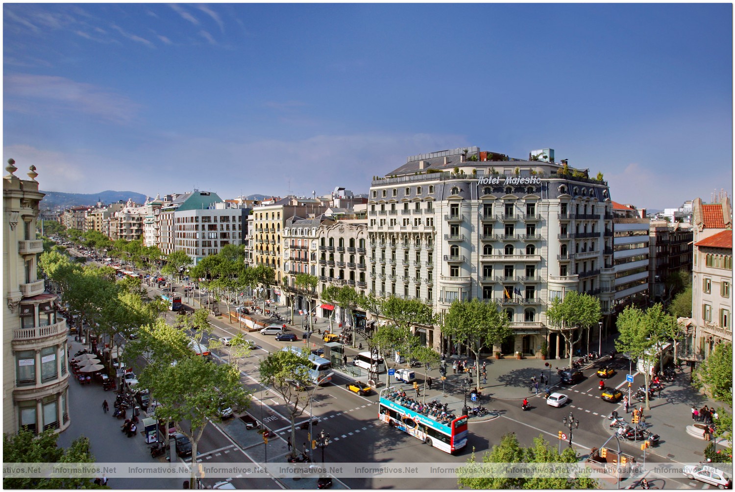 Turisme de Barcelona entrega los Premios Top 10 a los mejores escaparates de la ciudad:  Hotel Majestic ha recibido una menci�n especial por la intervenci�n lum�nica que realiza en la fachada del c�ntrico edificio, situado en el Paseo de Gracia de Barcelona. Se valora tambi�n la notoriedad que ejerce la iluminaci�n en este importante eje comercial de la ciudad, sobre todo en �pocas navide�as.