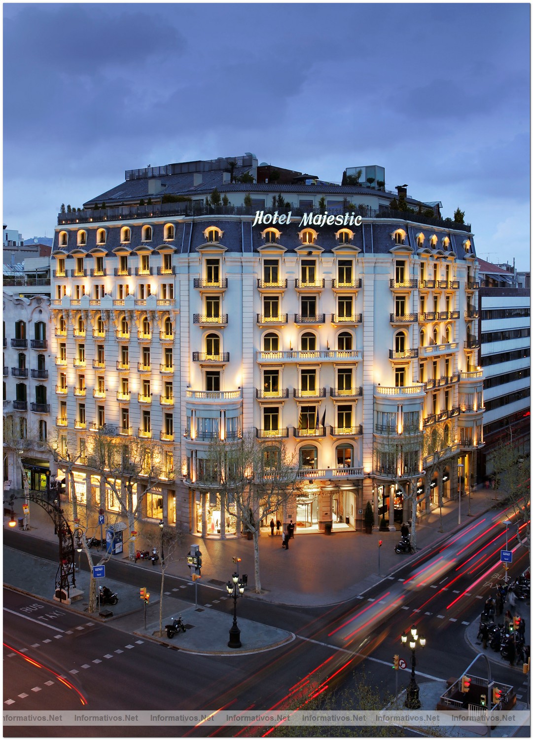 Turisme de Barcelona entrega los Premios Top 10 a los mejores escaparates de la ciudad:  Hotel Majestic ha recibido una menci�n especial por la intervenci�n lum�nica que realiza en la fachada del c�ntrico edificio, situado en el Paseo de Gracia de Barcelona. Se valora tambi�n la notoriedad que ejerce la iluminaci�n en este importante eje comercial de la ciudad, sobre todo en �pocas navide�as.