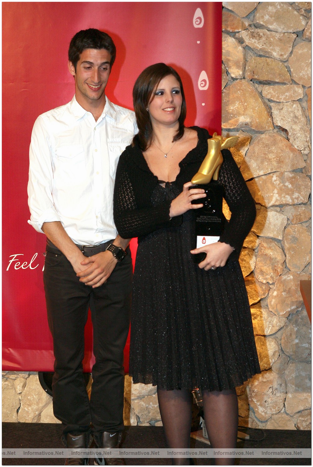 12ABR010.Calvia - Mallorca.- Fuenso Internacional Shoes Design Award 2010. David Bustos, atleta y Beatriz Samper, Dir. Comunicaci�n MBT. Premio "Energ�a"