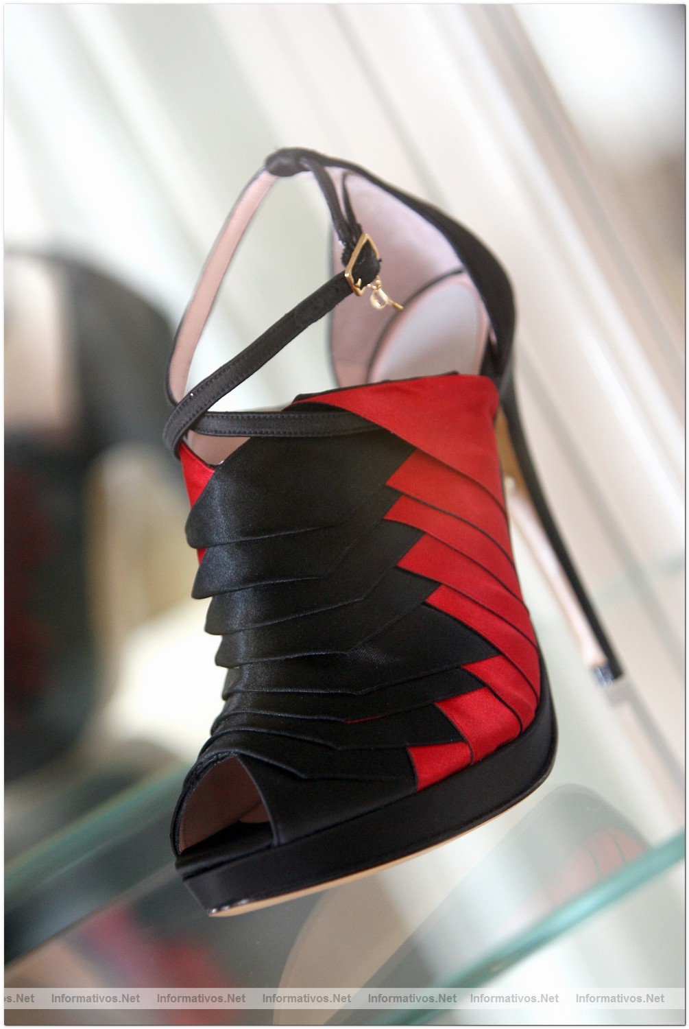 12ABR010.Calvia - Mallorca.- Fuenso Internacional Shoes Design Award 2010: Zapato de Patricia Rosales