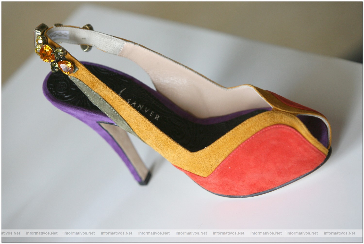 12ABR010.Calvia - Mallorca.- Fuenso Internacional Shoes Design Award 2010: Zapato de Rebeca Sanver