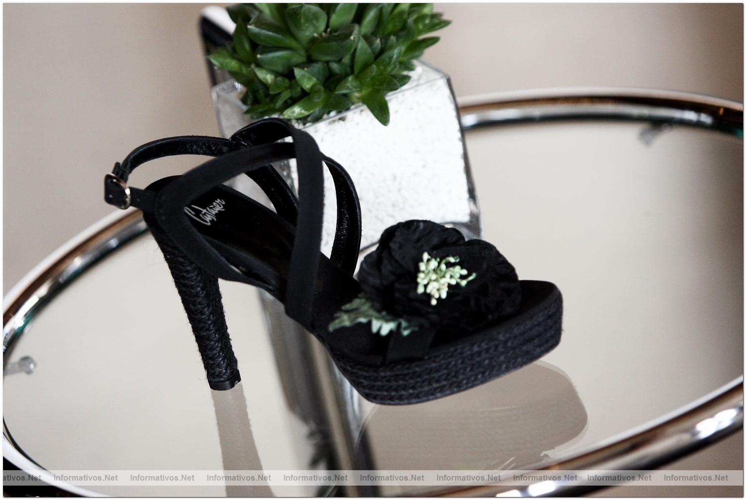 12ABR010.Calvia - Mallorca.- Fuenso Internacional Shoes Design Award 2010: Zapato de Casta�er