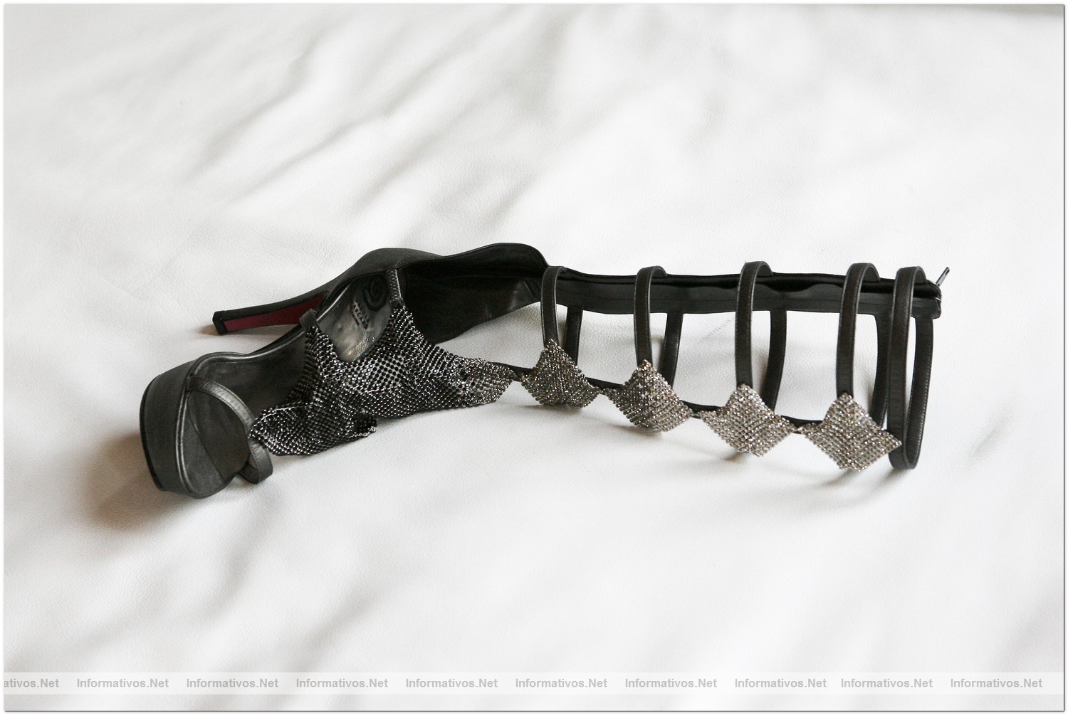 12ABR010.Calvia - Mallorca.- Fuenso Internacional Shoes Design Award 2010: Bota de Mascar�