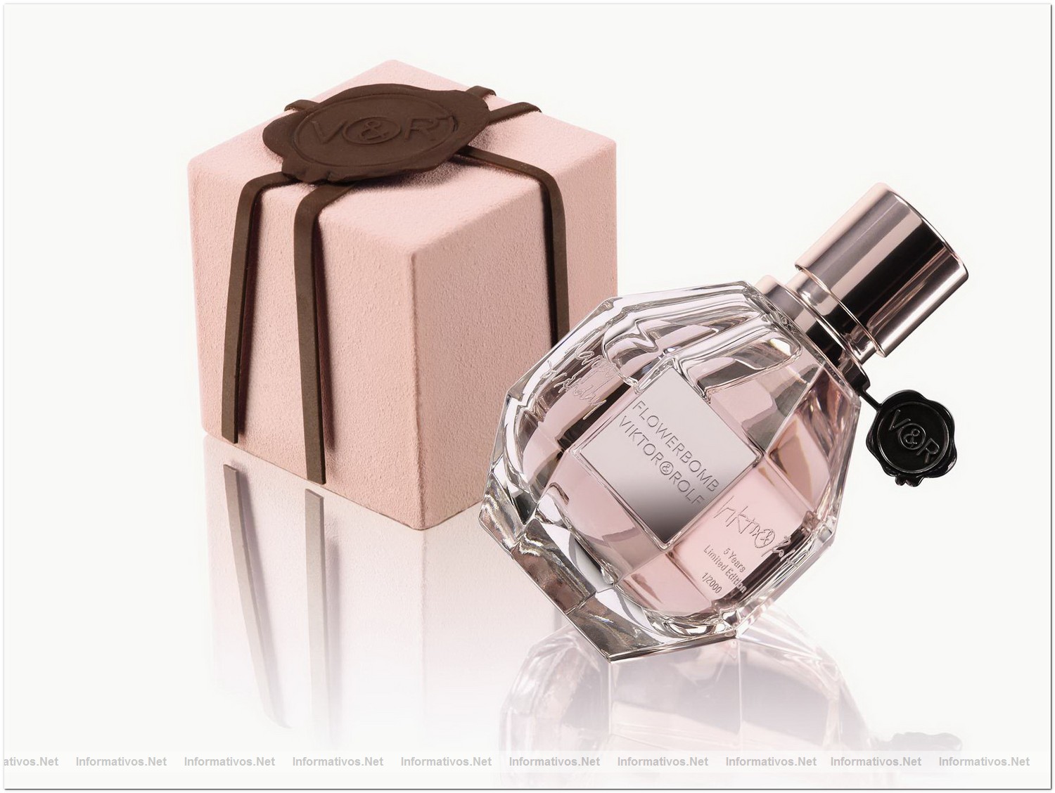 Flowerbomb: el primer pastel que sabe a un perfume. Yannick All�no  se ha inspirado en el perfume para crear el pastel 'My sweet flower  bomb'