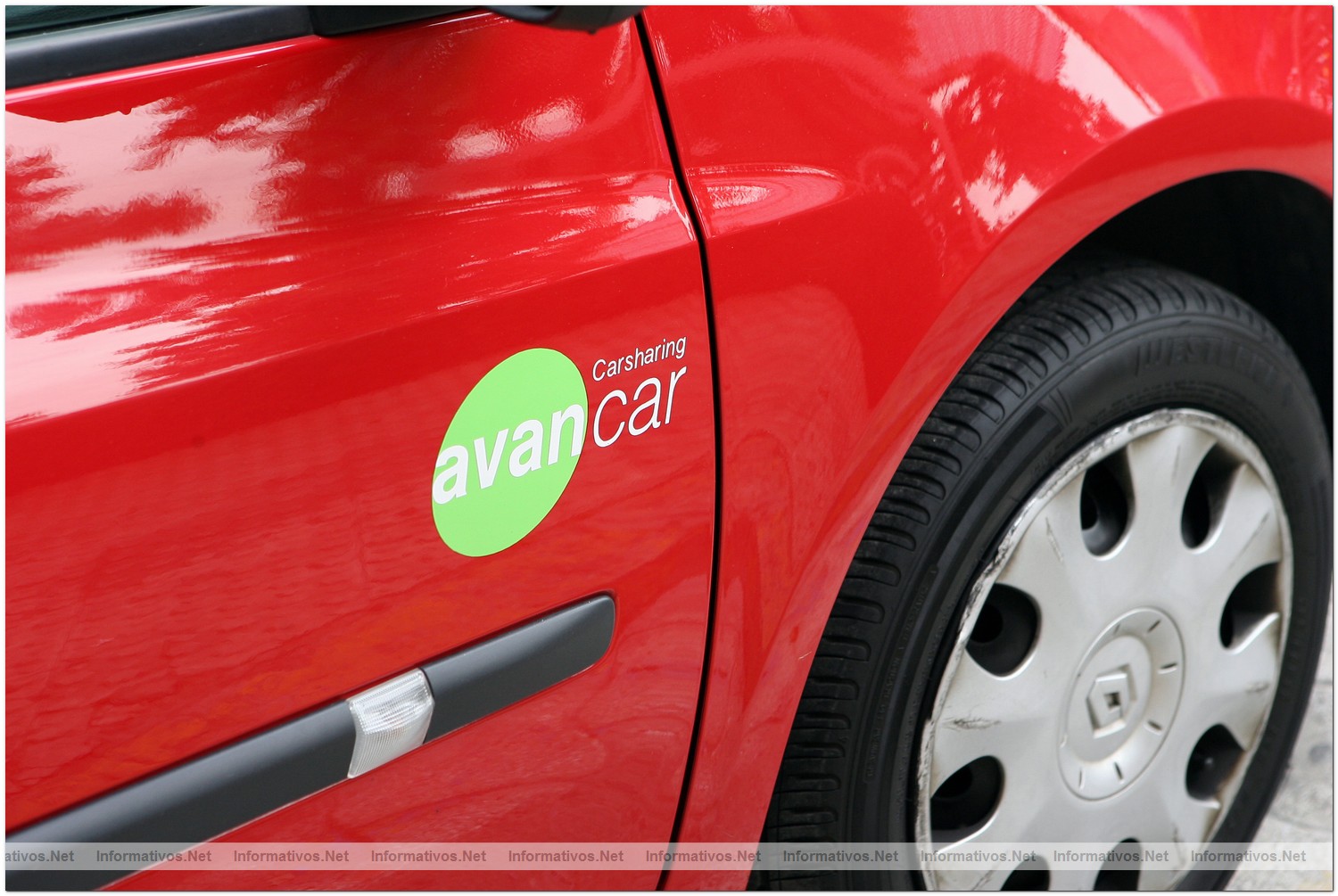 El 'carsharing' se une al 'bicing' en el intento de conseguir una Barcelona más sostenible